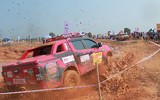 Cận cảnh đua xe ô tô địa hình mạo hiểm ở Hà Nội